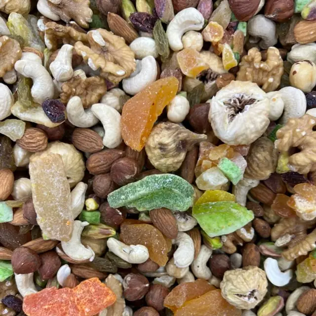 Nut and dried fruit mix, مكسرات وفواكه مجففة